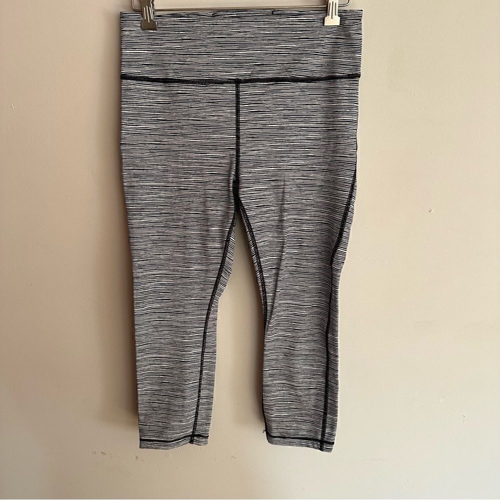 Athleta Leggings Womens white black Ultimate Stash Pocket Capri Activewear - Picture 2 of 7